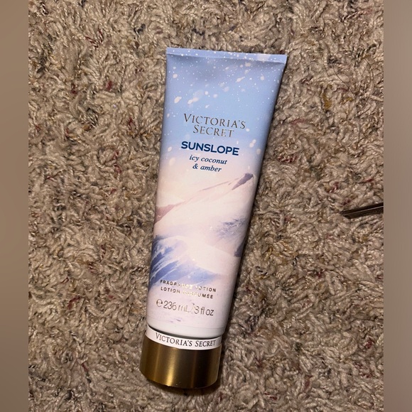 NWT Victoria’s Secret lotion sunslope icy coconut & amber 🥥 ❄️ 🥶 - Picture 1 of 2